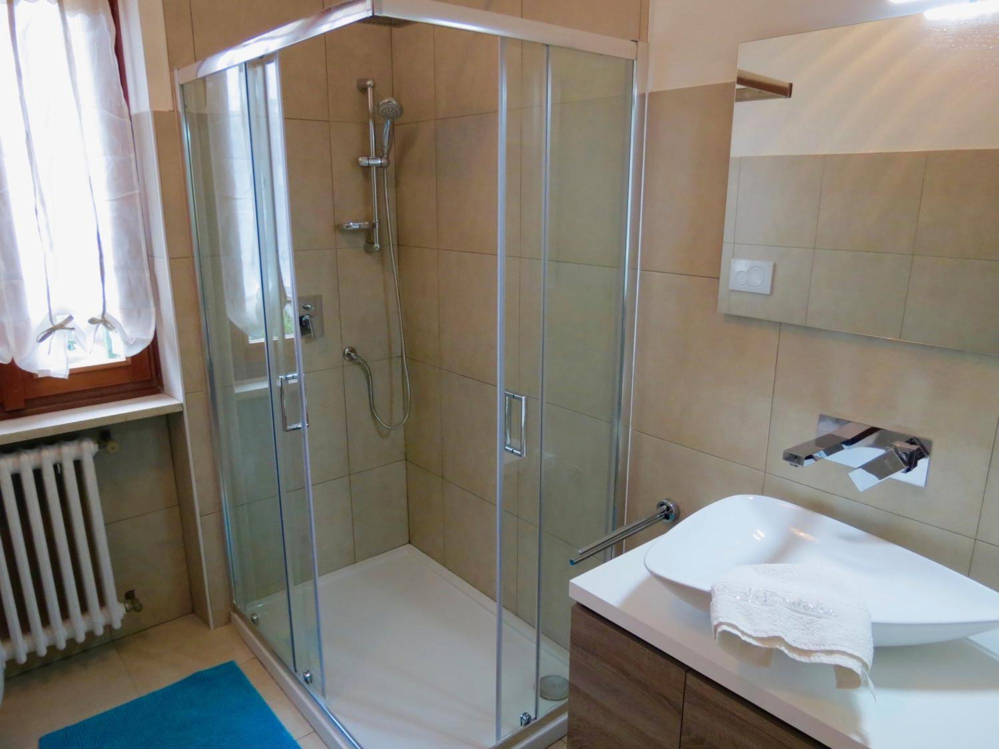 Villa Anastasye Your Lakefront Vacation Rental Predore Buitenkant foto