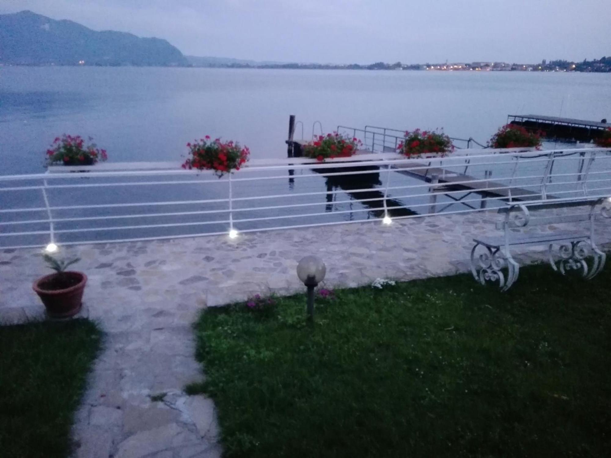 Villa Anastasye Your Lakefront Vacation Rental Predore Buitenkant foto