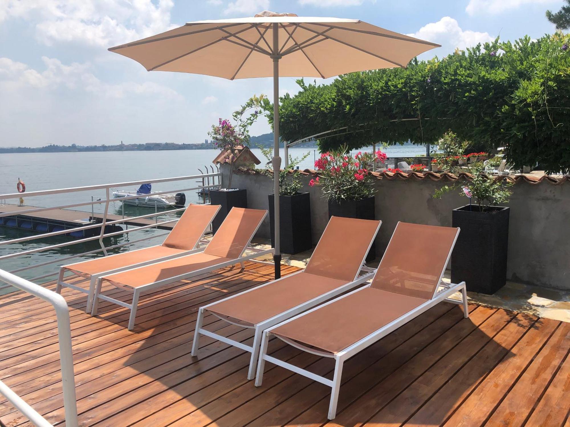 Villa Anastasye Your Lakefront Vacation Rental Predore Buitenkant foto