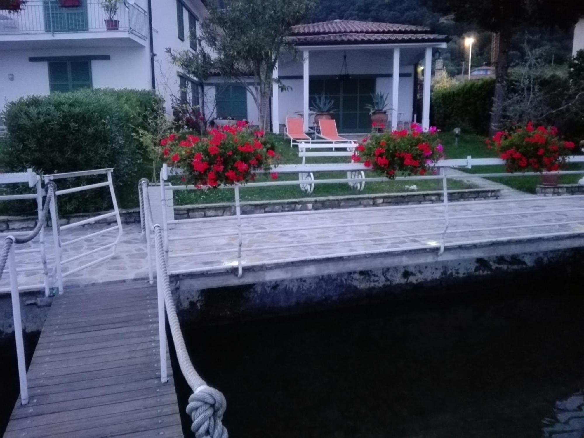 Villa Anastasye Your Lakefront Vacation Rental Predore Kamer foto